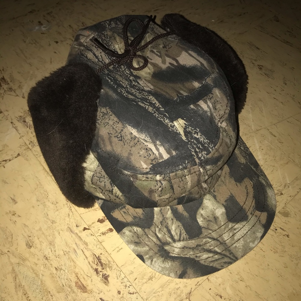 Vintage camo mad bomber hat.
